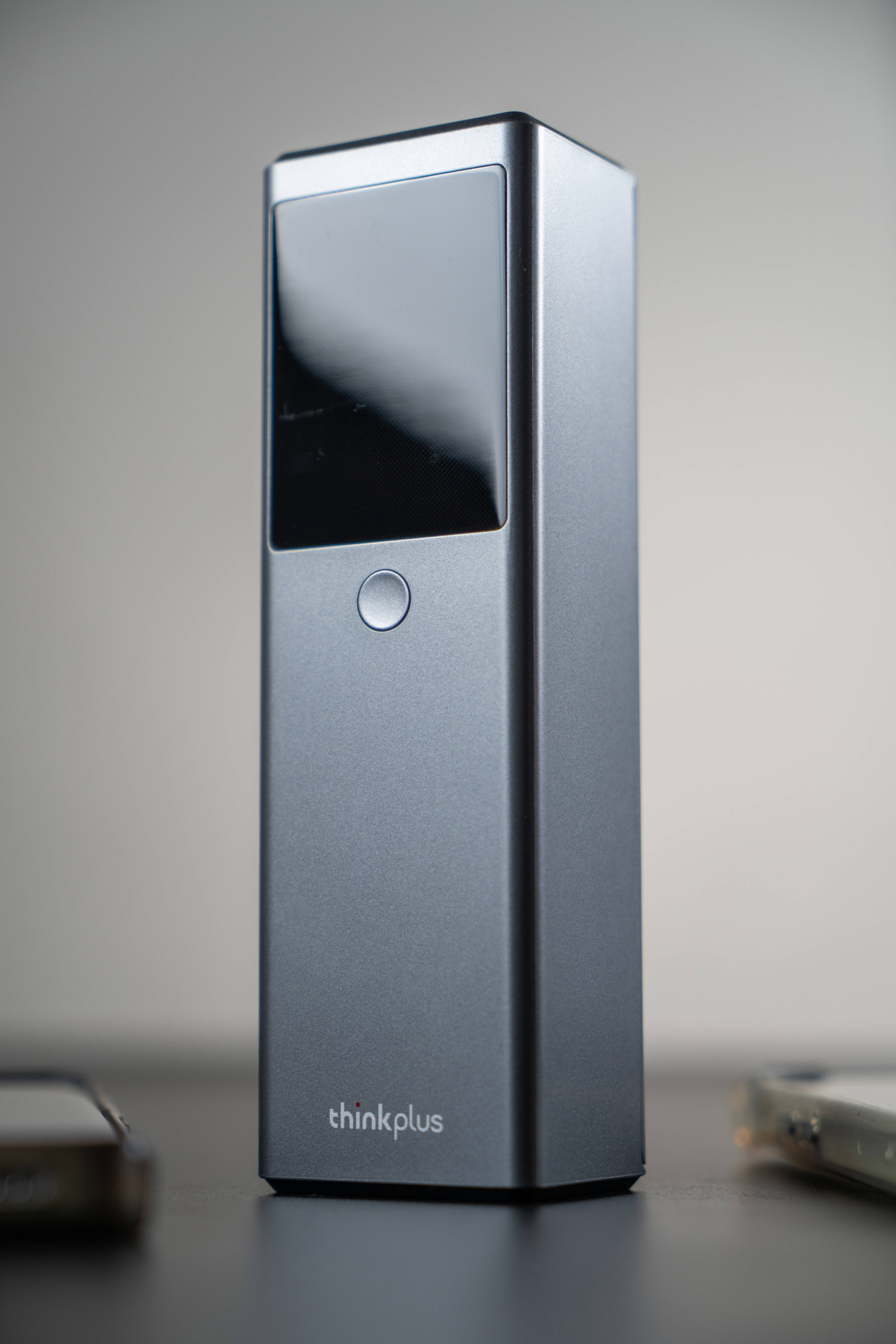 只需一个就能为你出行设备续电-联想锋行者大功率笔记本移动电源