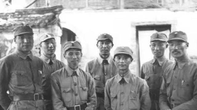 两位军区高层的职级差异：正副参谋长、中将与上将背后的故事