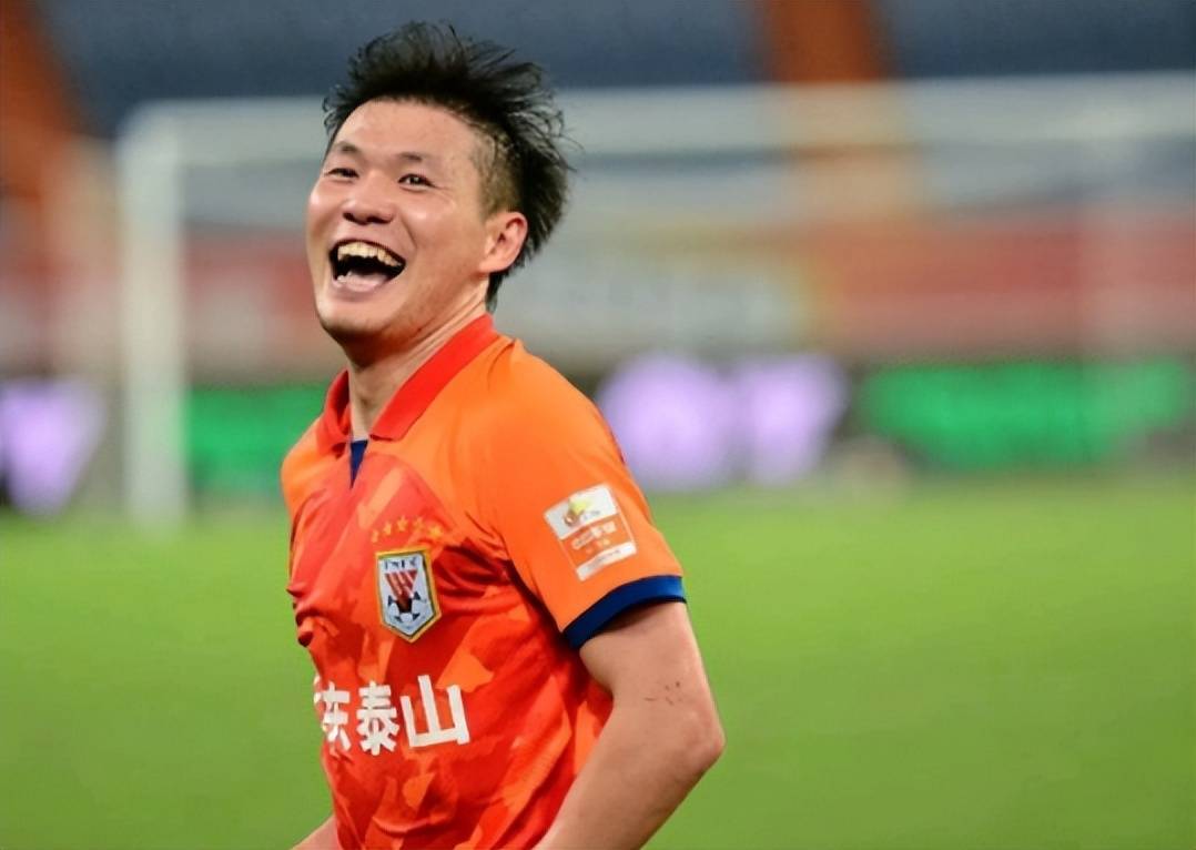 鲁能主力国脚后腰正式官宣加盟法甲俱乐部！已经被新东家委以重任，带队出战比赛