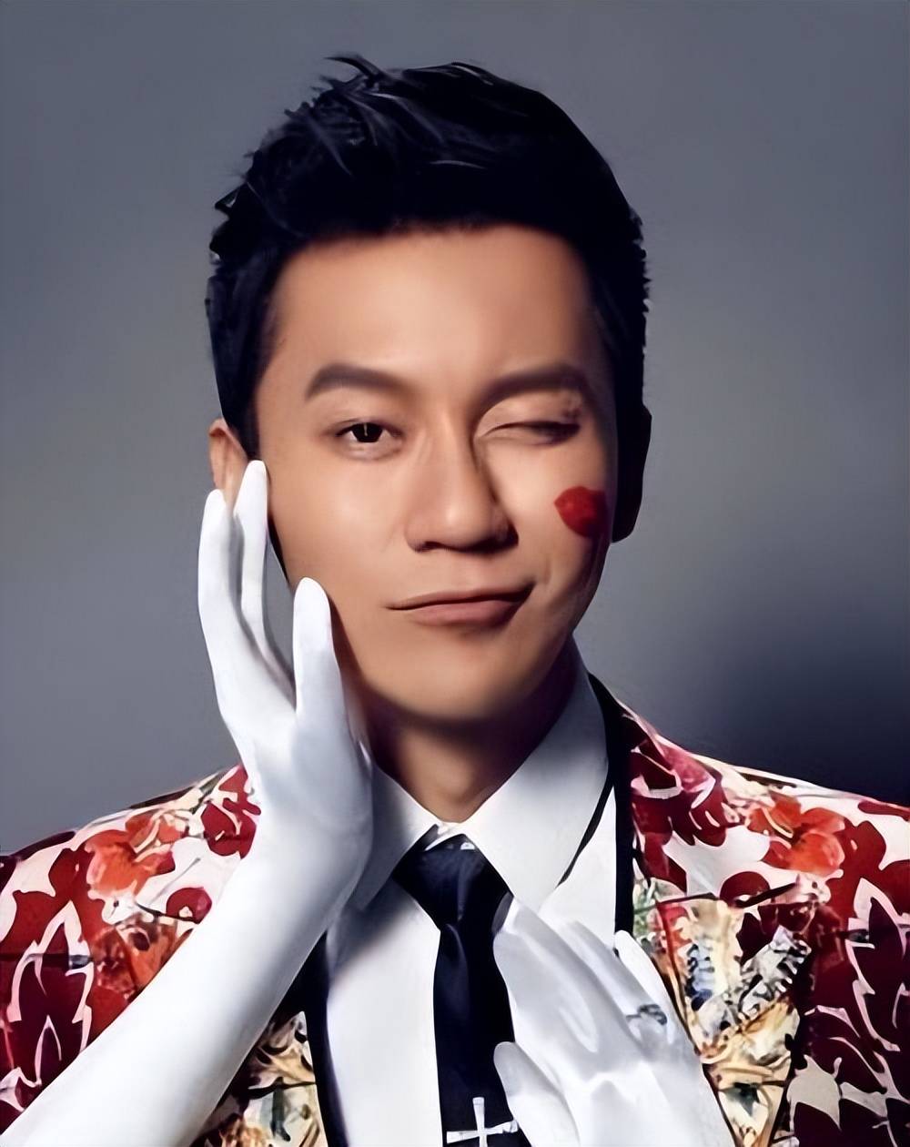 李晨,年少成名,演技出色,中年后综艺常现身!
