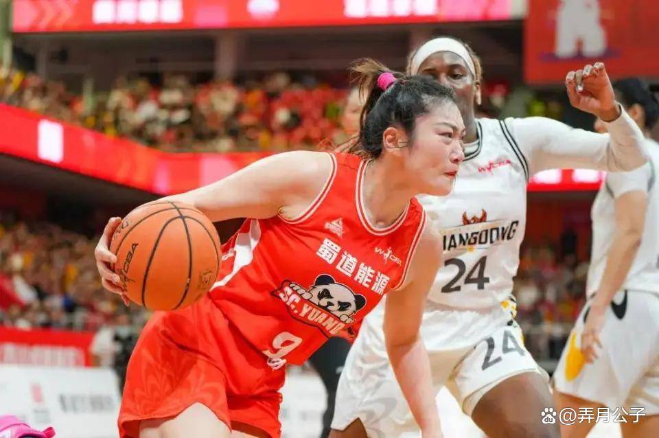 李梦找到新工作，年薪至少1400万！比在四川赚的多，是李月汝12倍