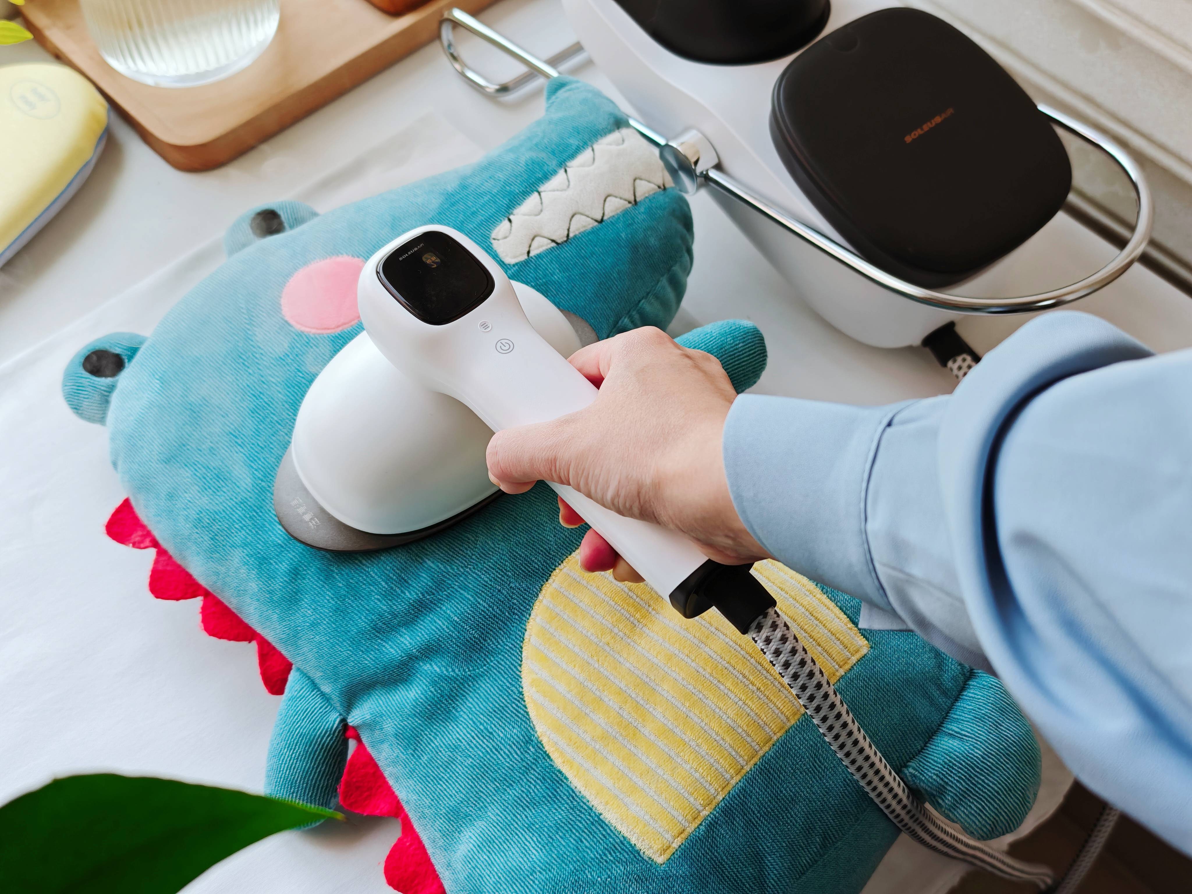 专业级奢护熨衣体验!舒乐氏Lina挂烫机，让每日精致成为轻松习惯!