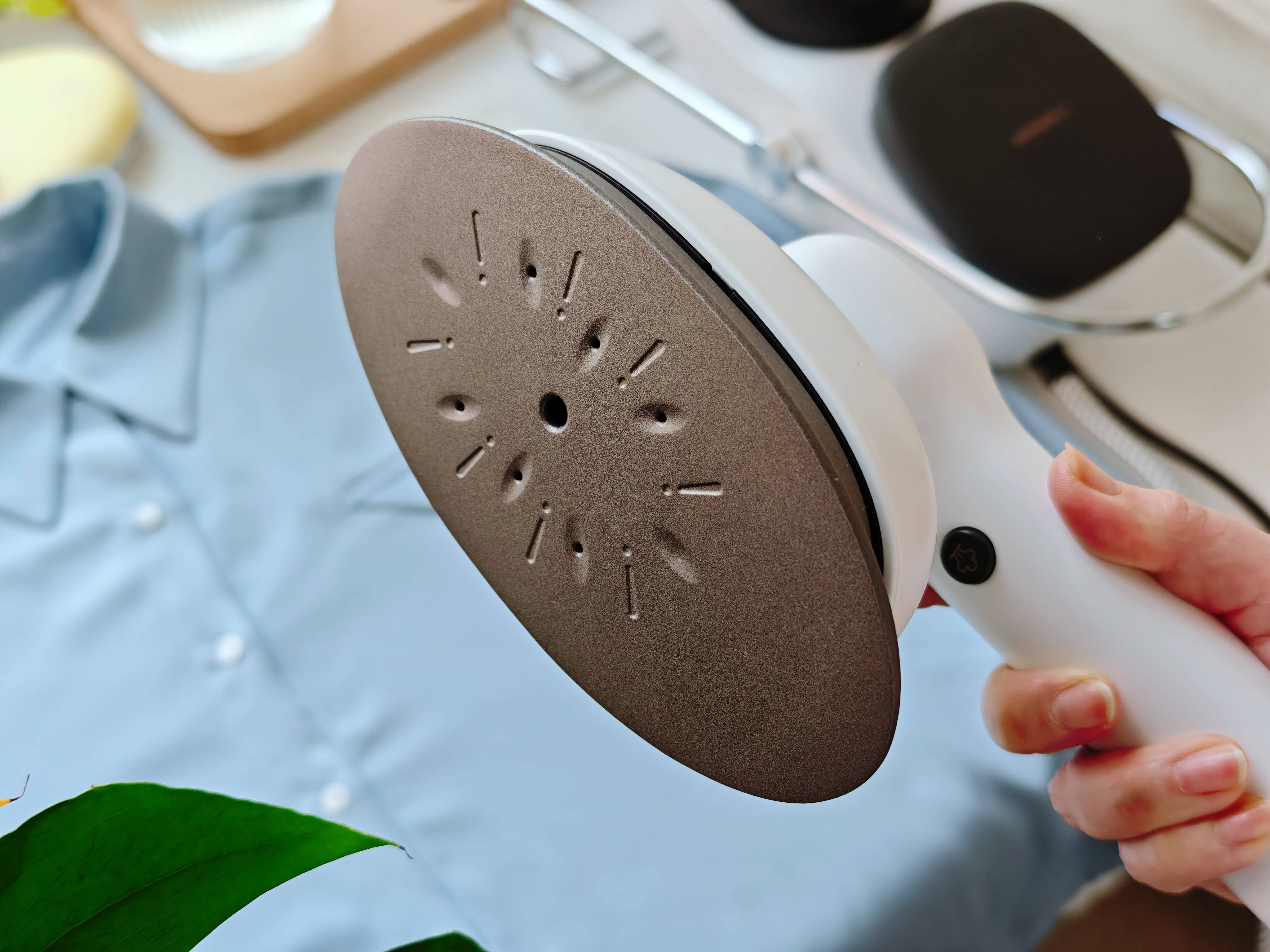 专业级奢护熨衣体验!舒乐氏Lina挂烫机，让每日精致成为轻松习惯!