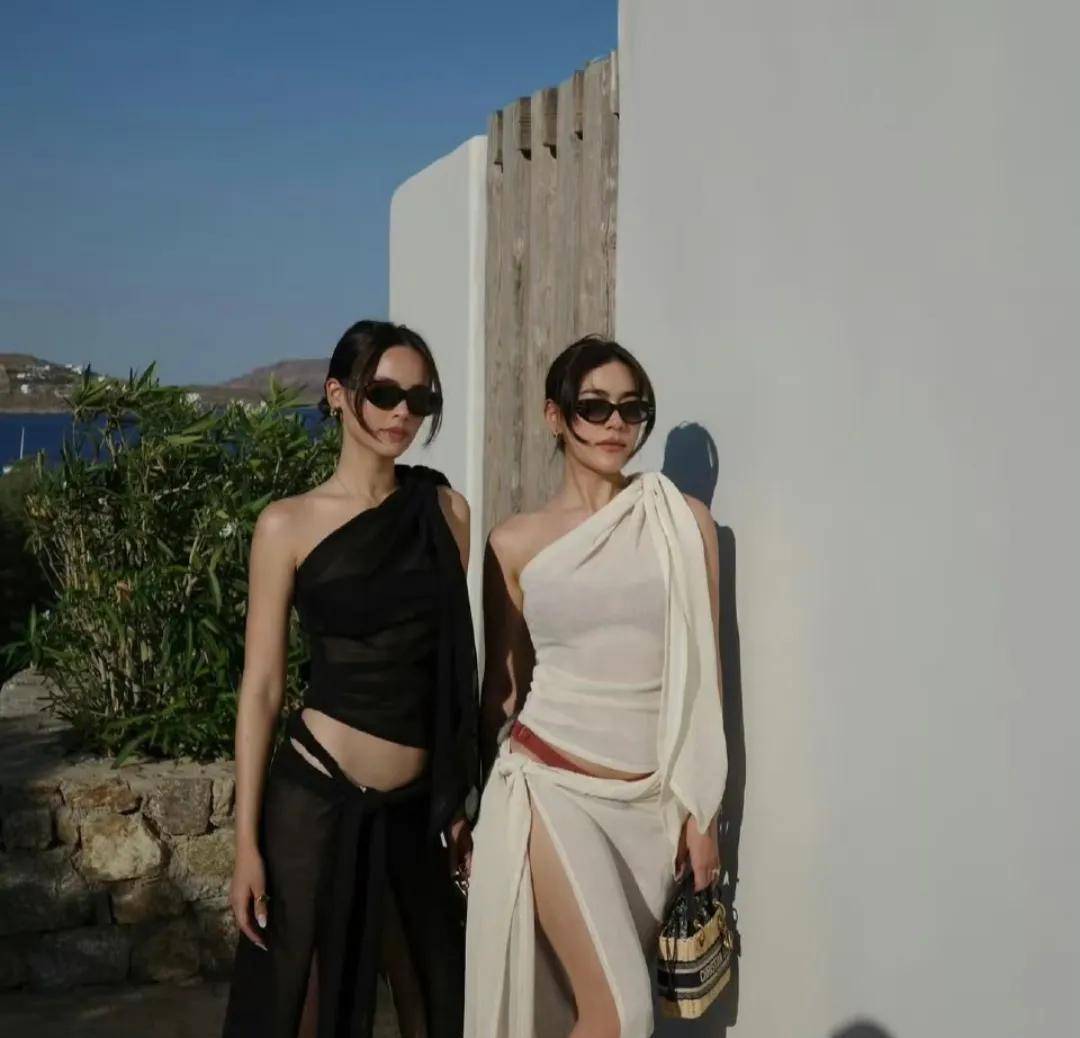 妈呀!太帅了!泰星mark和妻子kim穿韩服拍照,就像韩剧男女主角
