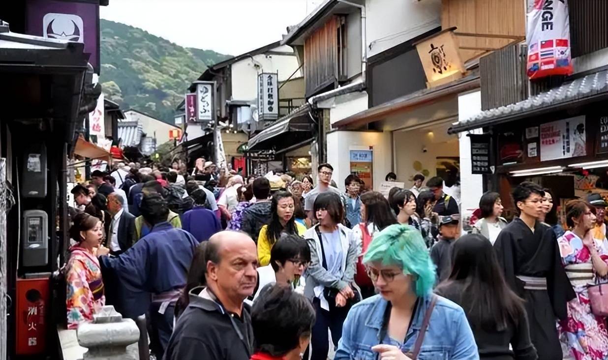 图片[16]-日本网友晒京都空荡荡车厢，称中国游客少了真舒服，引千万人热议 -华闻时空