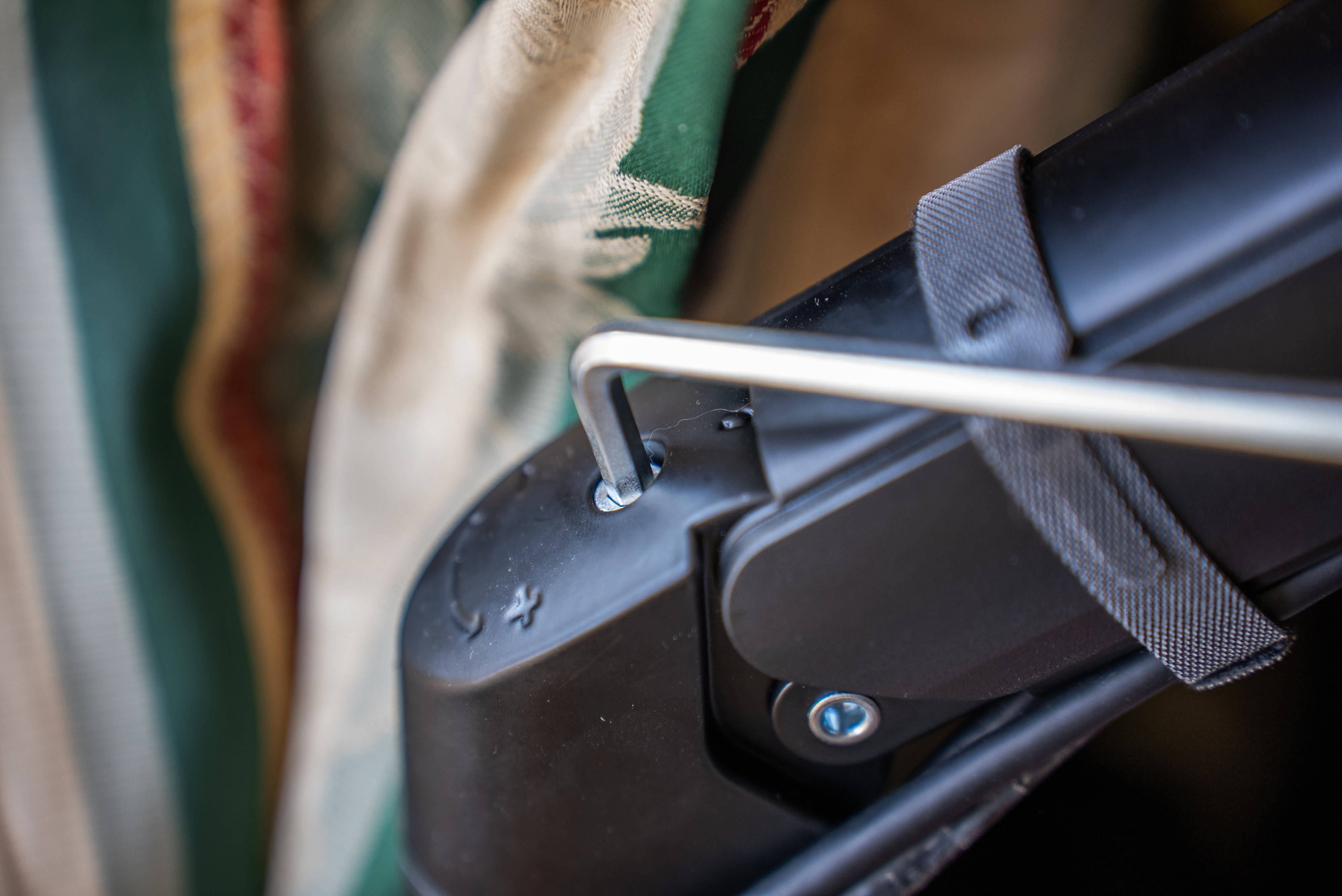 显示器标配底座太矮又太占桌面空间？北弧显示器支架了解一下