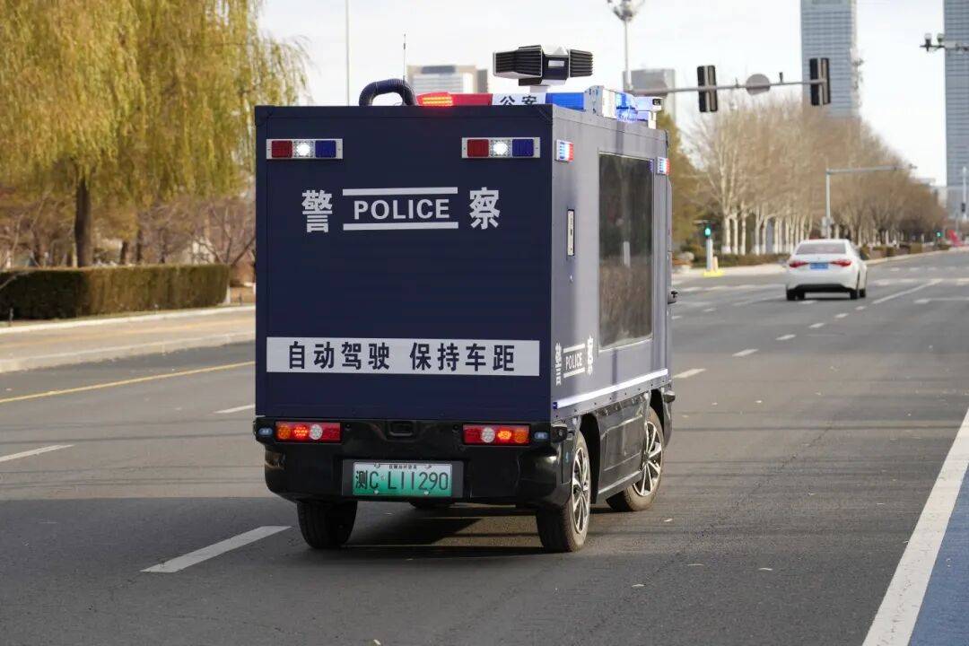 鄂尔多斯一地警用无人巡逻车正式上岗!