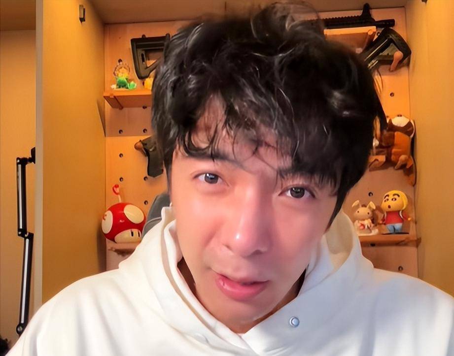 11月16日,当各大主播仍在展示"双十一"战果时,郑建鹏在社交