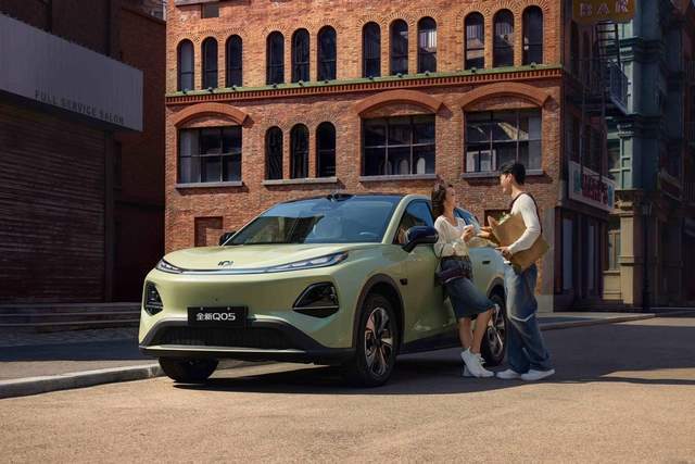 《长安启源全新Q05开启超级购车季，全系无门槛超级置换一口价7.49万元起！》