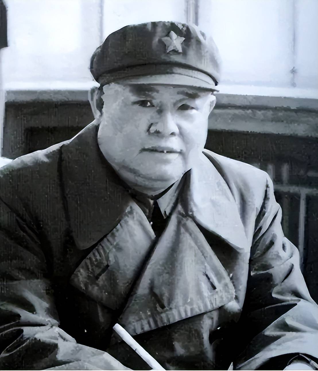 85年昆明军区被撤销司令员脸色当场大变政委拒绝杨尚昆安排