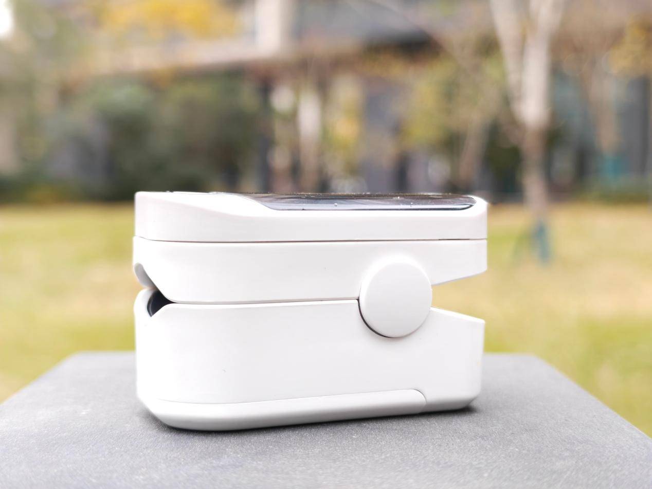 町石tinx指夹式脉搏血氧仪：家庭身体监测的可靠帮手