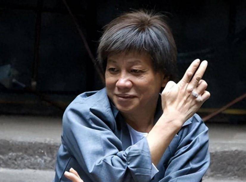 "陈真"梁小龙:定居成都当老板,77岁身手矫健,儿女双全很幸福