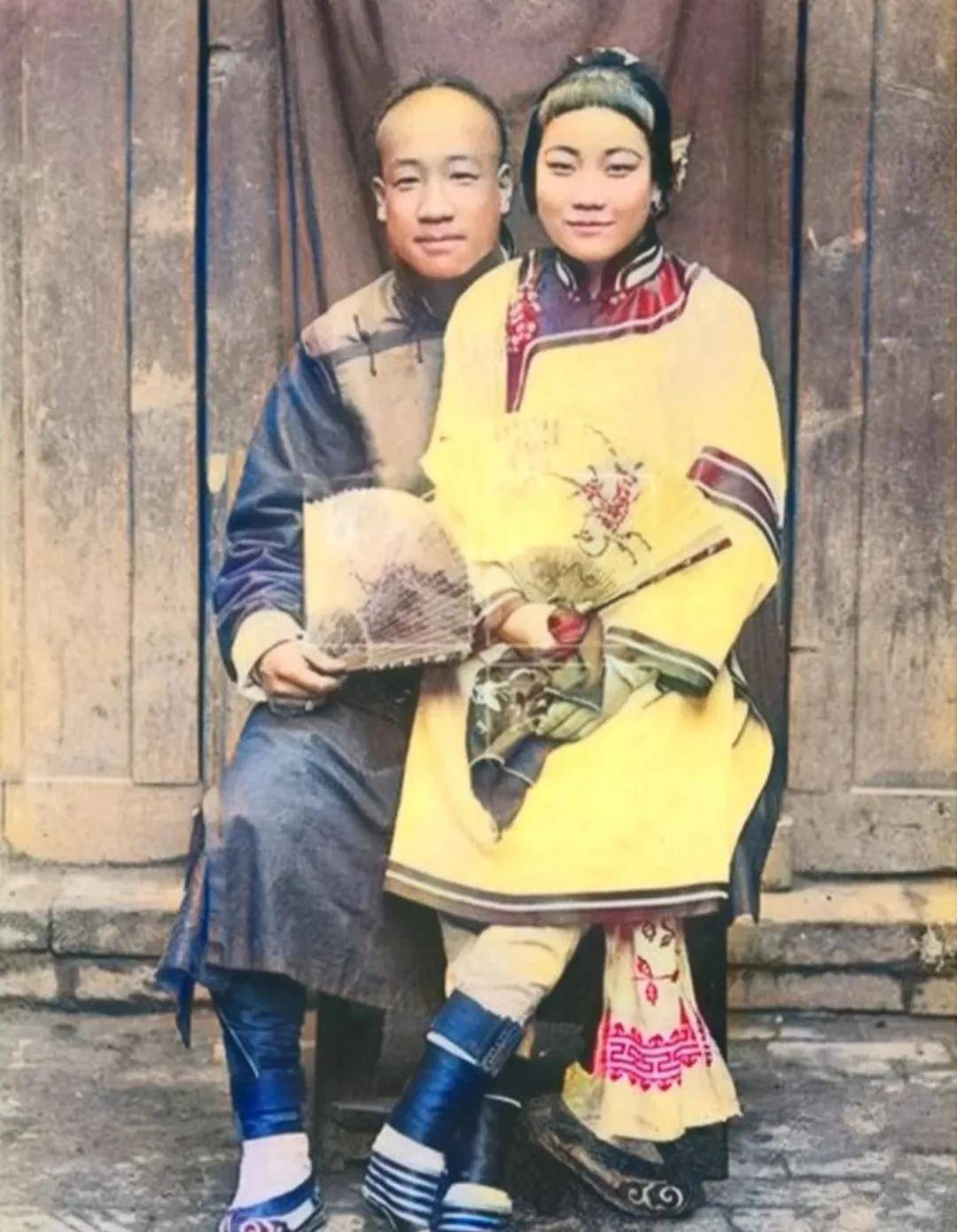 12张老照片了解以前穷人生活靠卖孩子维持生活