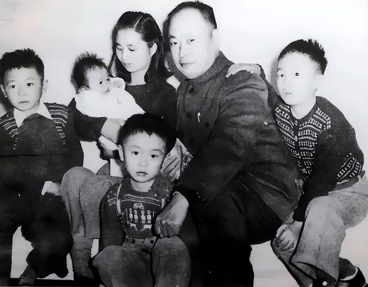 老师询问陈毅之子陈丹淮:你爸爸是做什么的?丹淮:我爸爸是处长