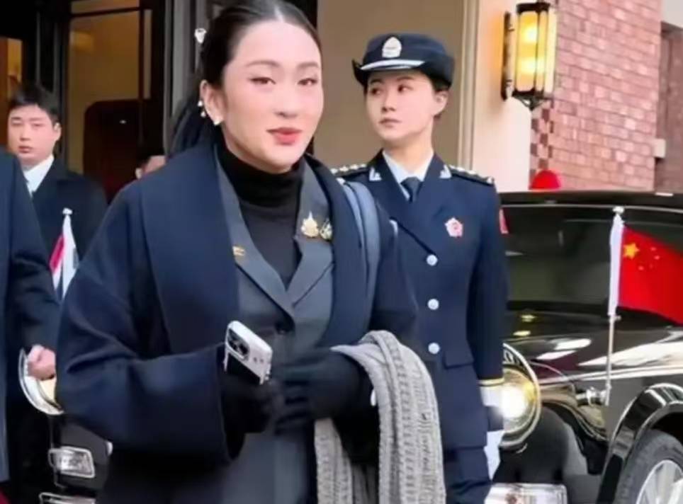 图片[3]-马克龙访华，严月霞一路随行护布丽吉特，专业圈粉无数 -华闻时空