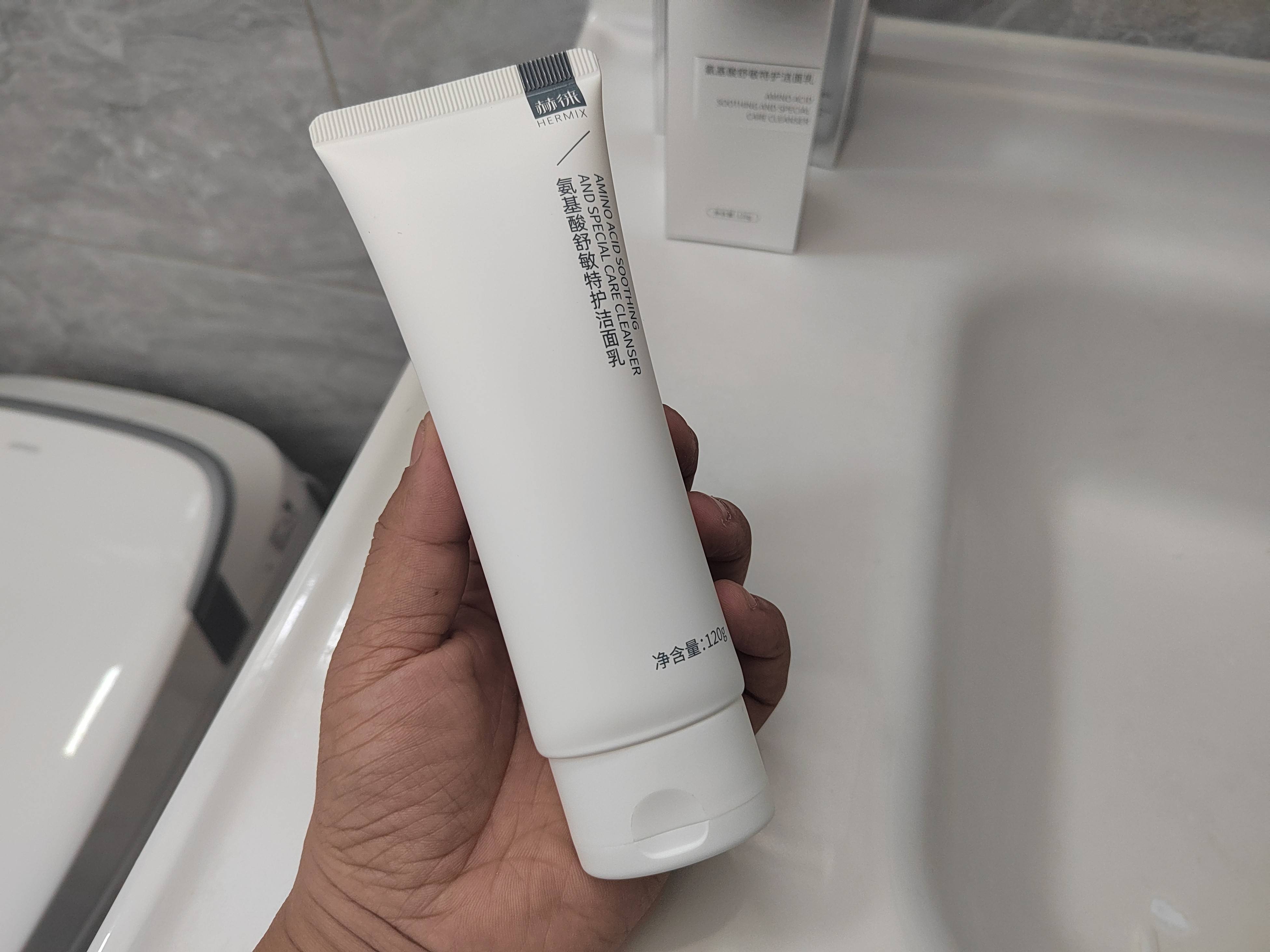 拒绝洗个寂寞!赫徕洗面奶测评:如深入肌底净化毒素,实现真抗老