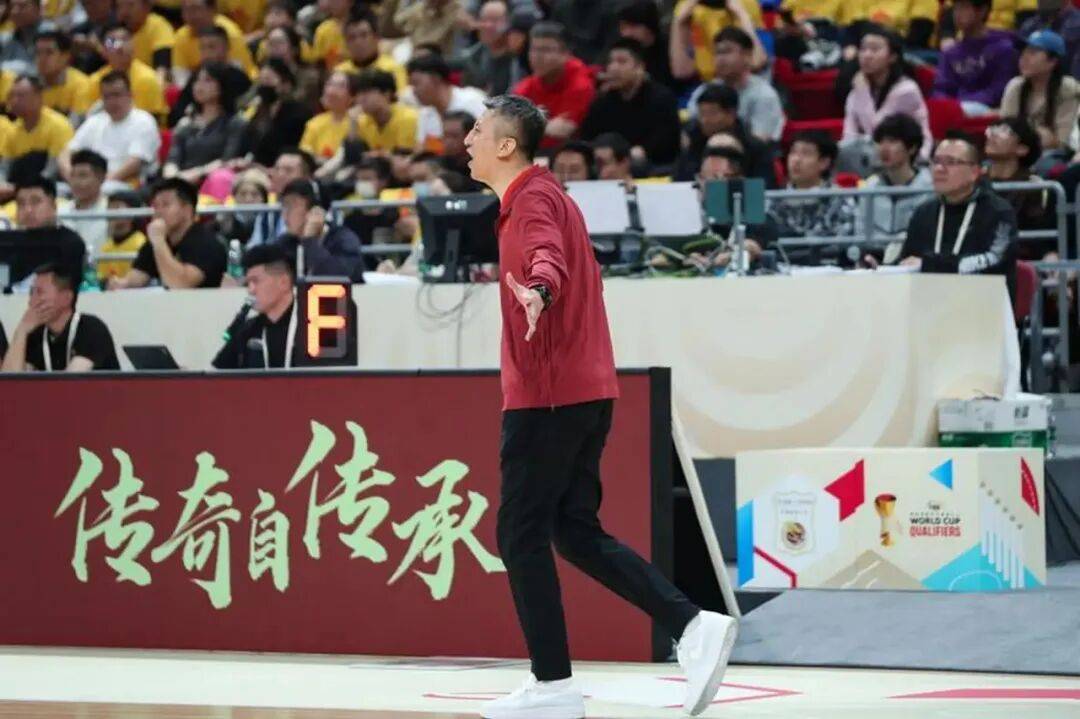 第一核心归队！新归化外援入选！中国男篮大战日本男篮，郭士强下课悬念揭开