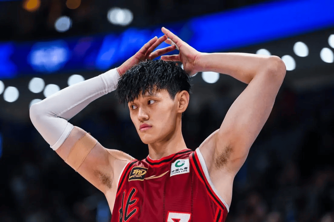 中国 バスケットボール CBL 北京ダックス ホーム ユニフォーム 曾凡博 世预赛拉胯+媒体集体沉默！曾凡博失去谈判主动权，不回北京恐无球可打_