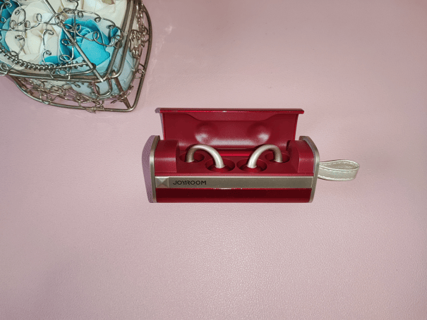 红韵耳畔，智能随行- 机乐堂（JOYROOM）OC3 AI 耳夹式蓝牙耳机