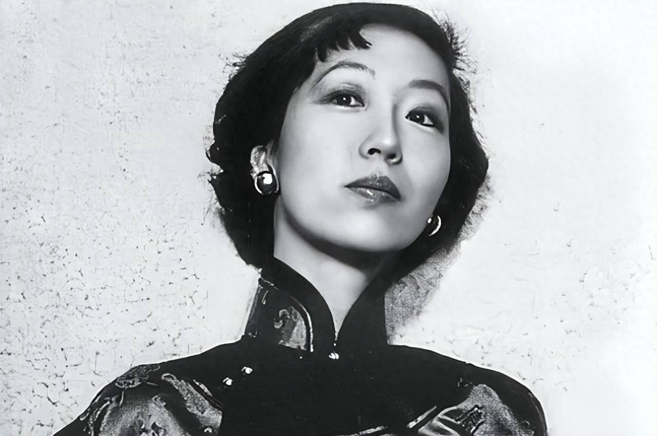 张爱玲在美国离世时,卫生间扔满卫生纸,立下4条奇怪遗嘱