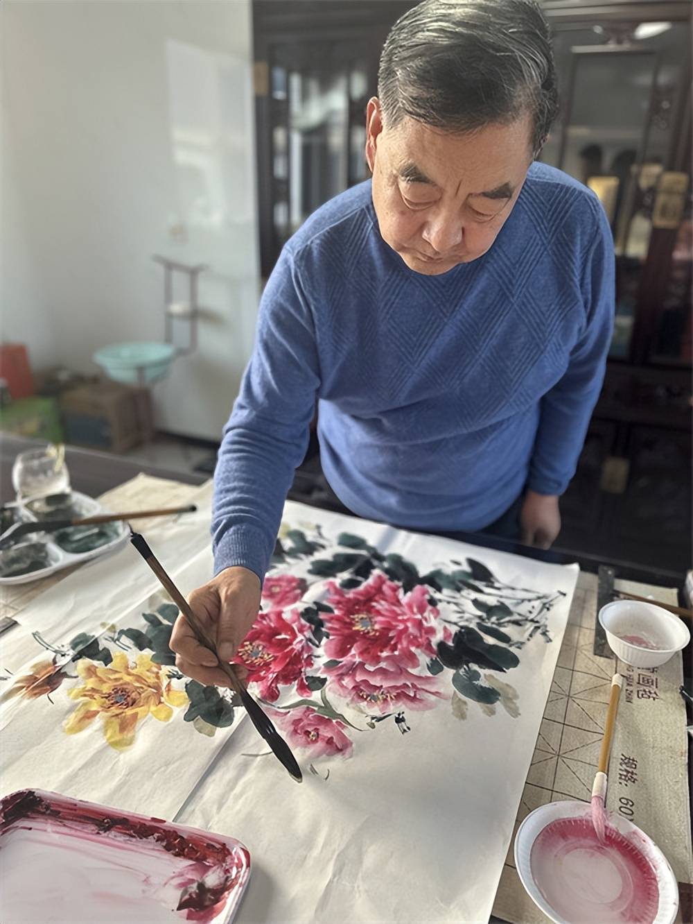 唐山市书画家驱车走进迁西县鑫帅鸵鸟养殖基地开展书画进企业活动