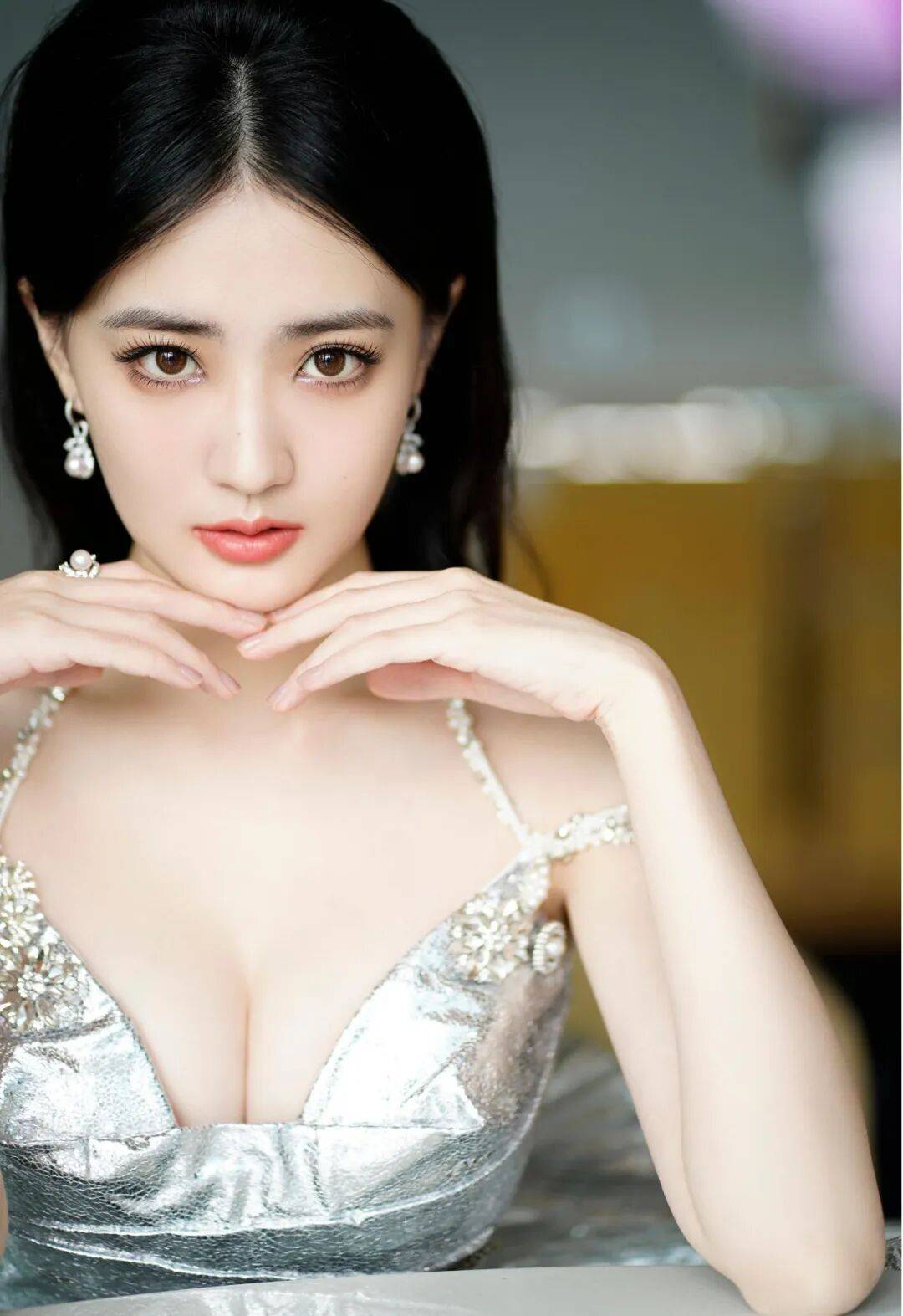 徐璐写真超火辣！雪肤玉貌魔鬼身材太性感