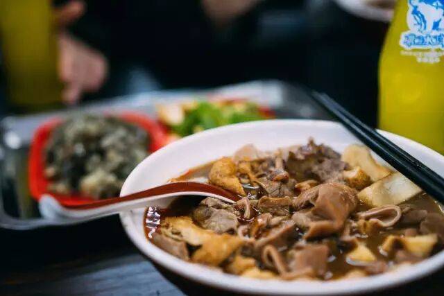 寻味中国小吃:从兰州拉面到重庆酸辣粉的独特魅力
