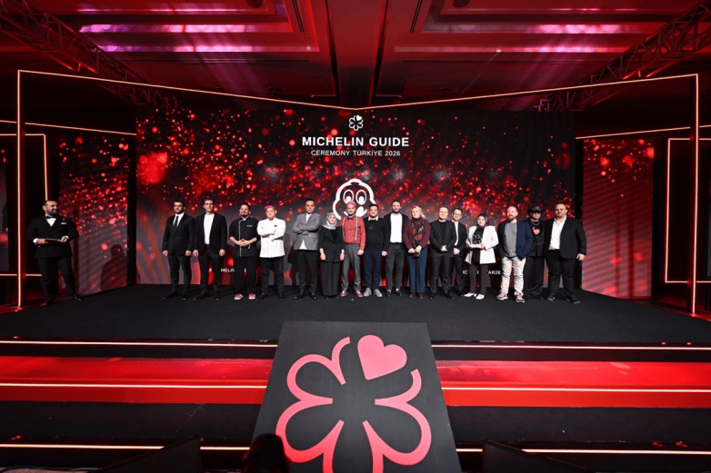 土耳其美食版图实现重大拓展 伊兹密尔新增 1 家米其林二星餐厅 3 家餐厅首次斩获米其林一星荣誉 3 位餐饮界人才荣获米其林特别奖项,以表彰其卓越造诣与不懈坚守 《米其林指南》欣然公布 2026 年度土耳其餐厅入选名单。本年度共有 54 家新晋餐厅入围,其中包括 Cappadocia(卡帕多奇亚)地区的首批上榜餐厅。该地区深厚的传统底蕴、热忱的待客之道以及独特的风土特质,给米其林评审员留下(图6) 2026年土耳其米其林指南餐厅榜单揭晓(图6)