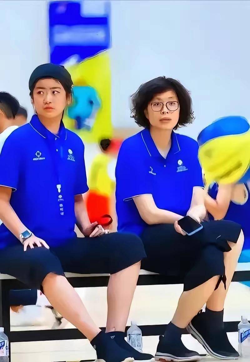 英语流利当翻译,姚明却说:她不一定打篮球