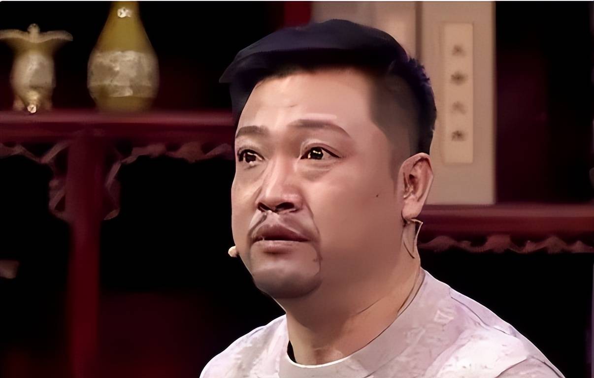 去年辽宁卫视春晚上,他的小品从职场冲突突然转向父母养老的煽情戏码