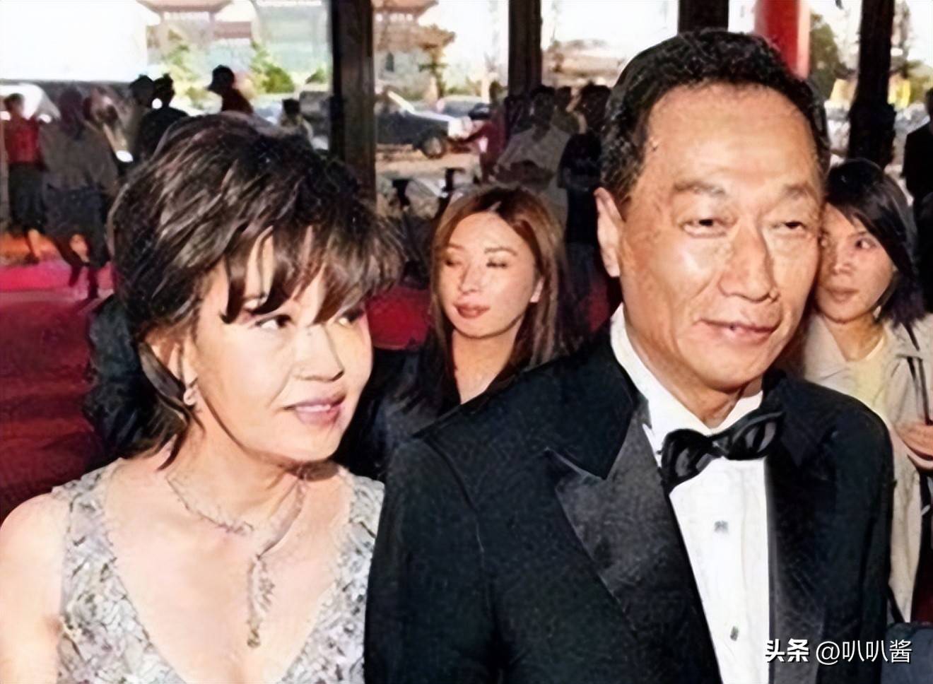 住3亿豪宅娶小24岁娇妻,扬言给大陆"赏饭吃",郭台铭如今怎样