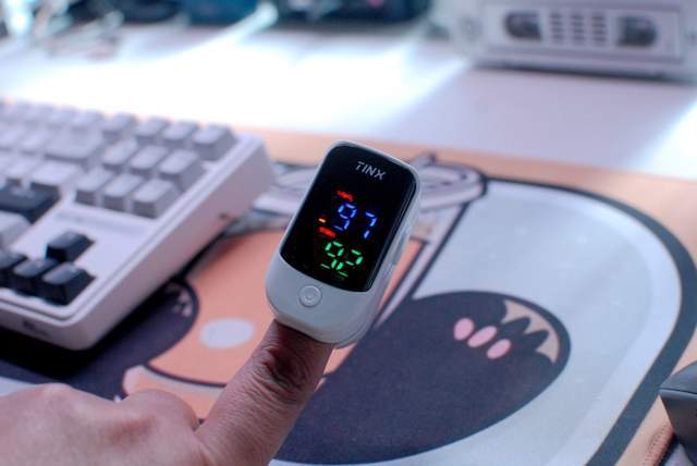 血氧仪推荐与评测：町石tinx指夹式脉搏血氧仪，又快又准又便携