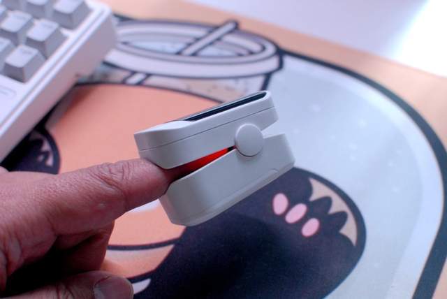 血氧仪推荐与评测：町石tinx指夹式脉搏血氧仪，又快又准又便携