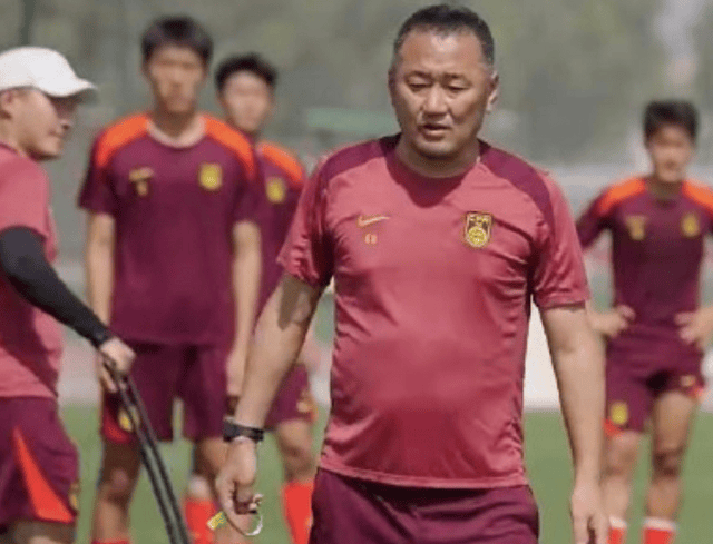 又一个上村健一？女足外教被曝3大内幕：为面子踢英格兰女足！