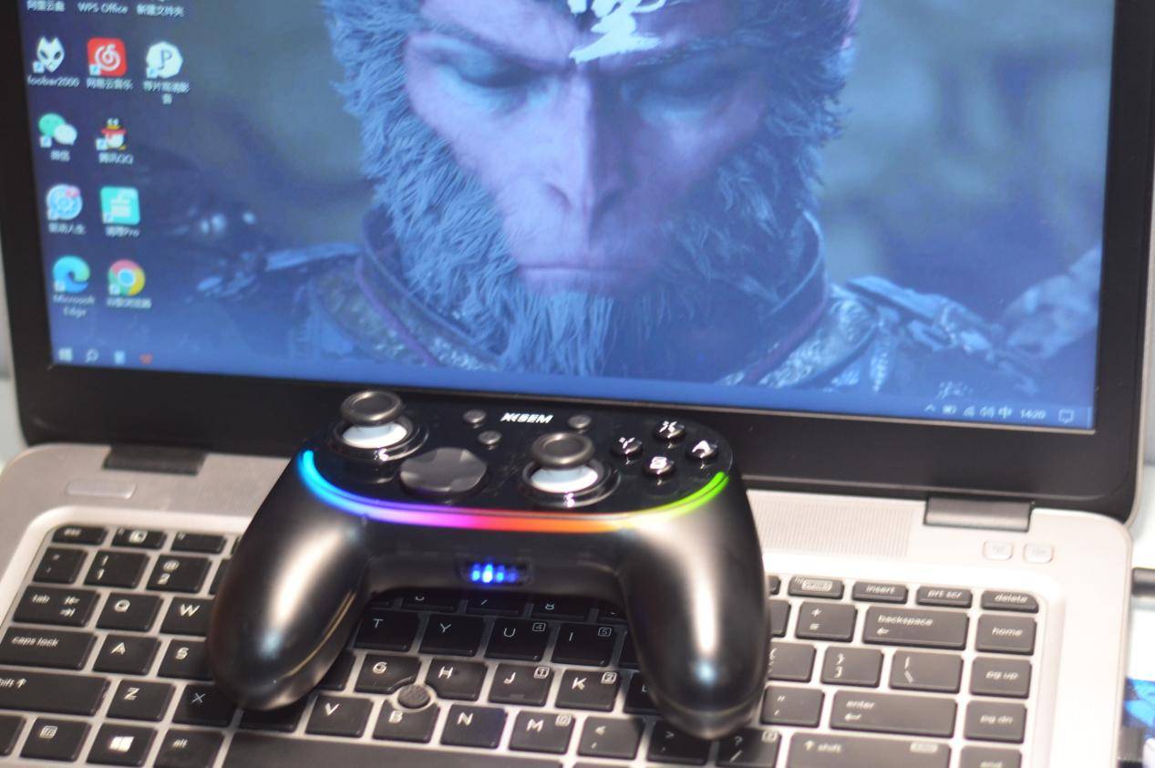 百元级西圣GC1游戏手柄，颜值高性能强专业级操控