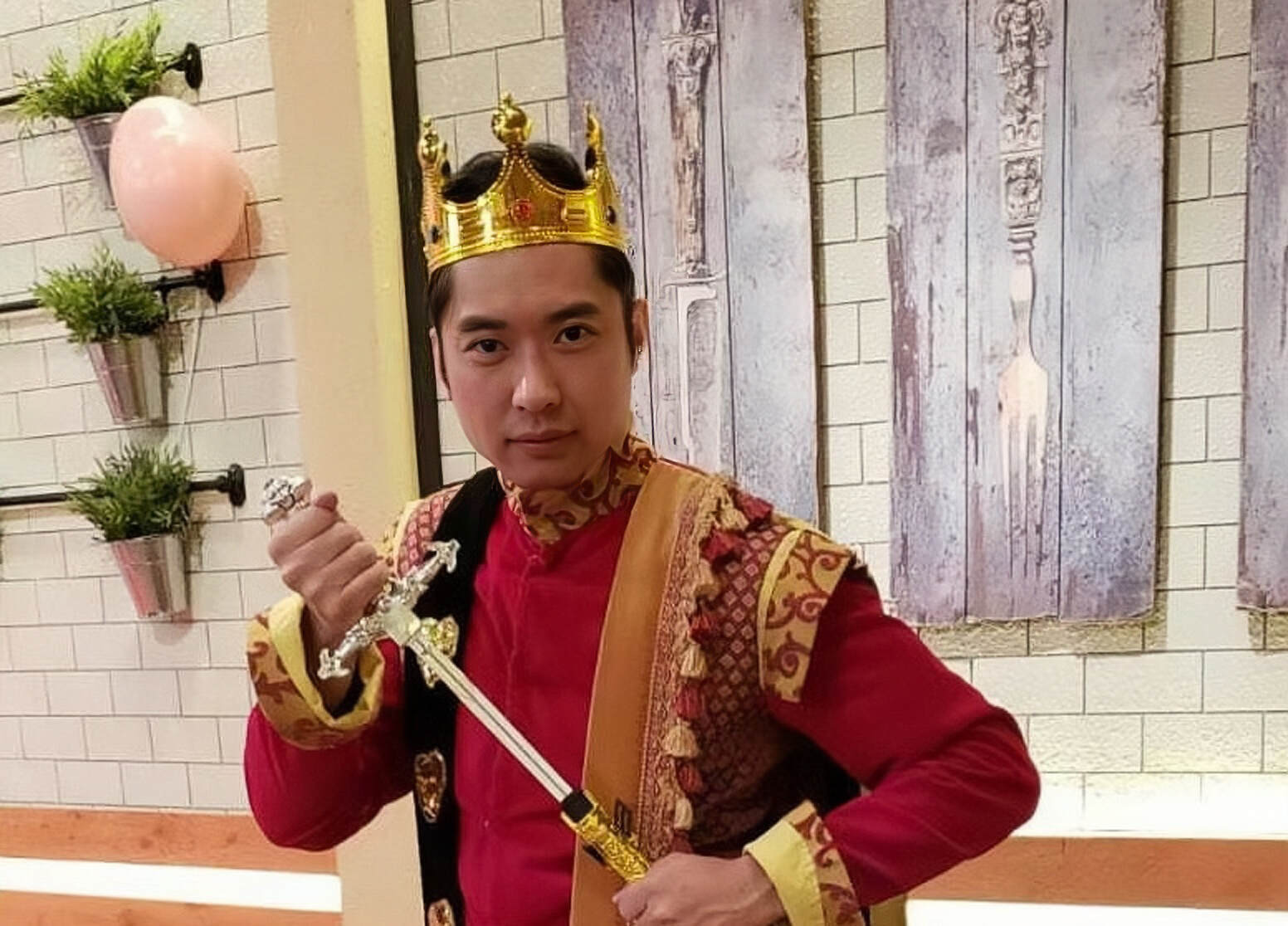 tvb知名男星满身肌肉,身材健硕令人意外,入行前是一名漫画师