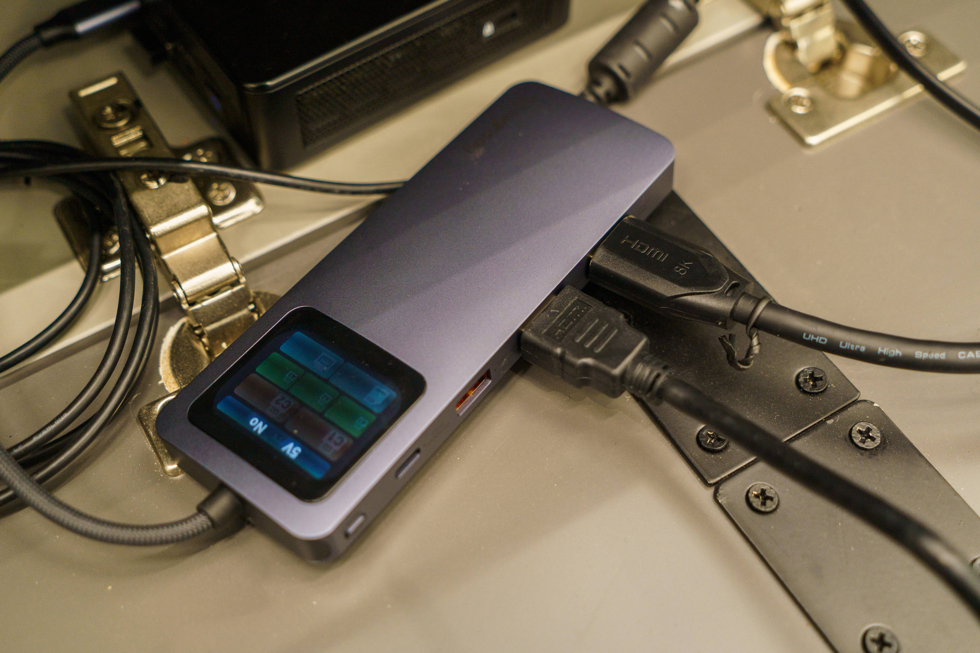 新品牌一上来就甩个“王炸”？海赛力HM11 Ultra智显双投屏扩展坞11合1体验分享