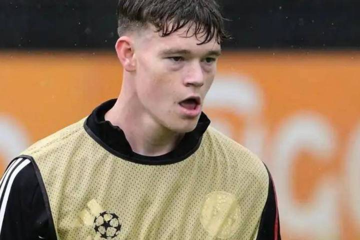 利物浦拟终止新星阿贾克斯租借合同 英冠球队一月转会窗前伺机争夺