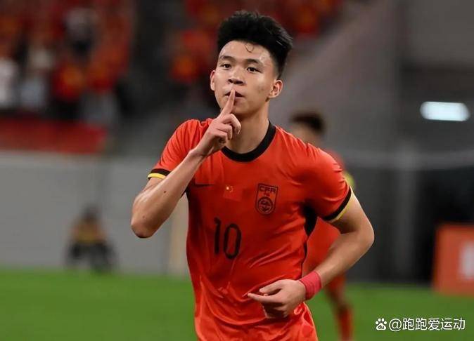 532阵型硬碰伊拉克，U23国足首发11人悬念揭晓，王钰栋拜合拉木组进攻双刃