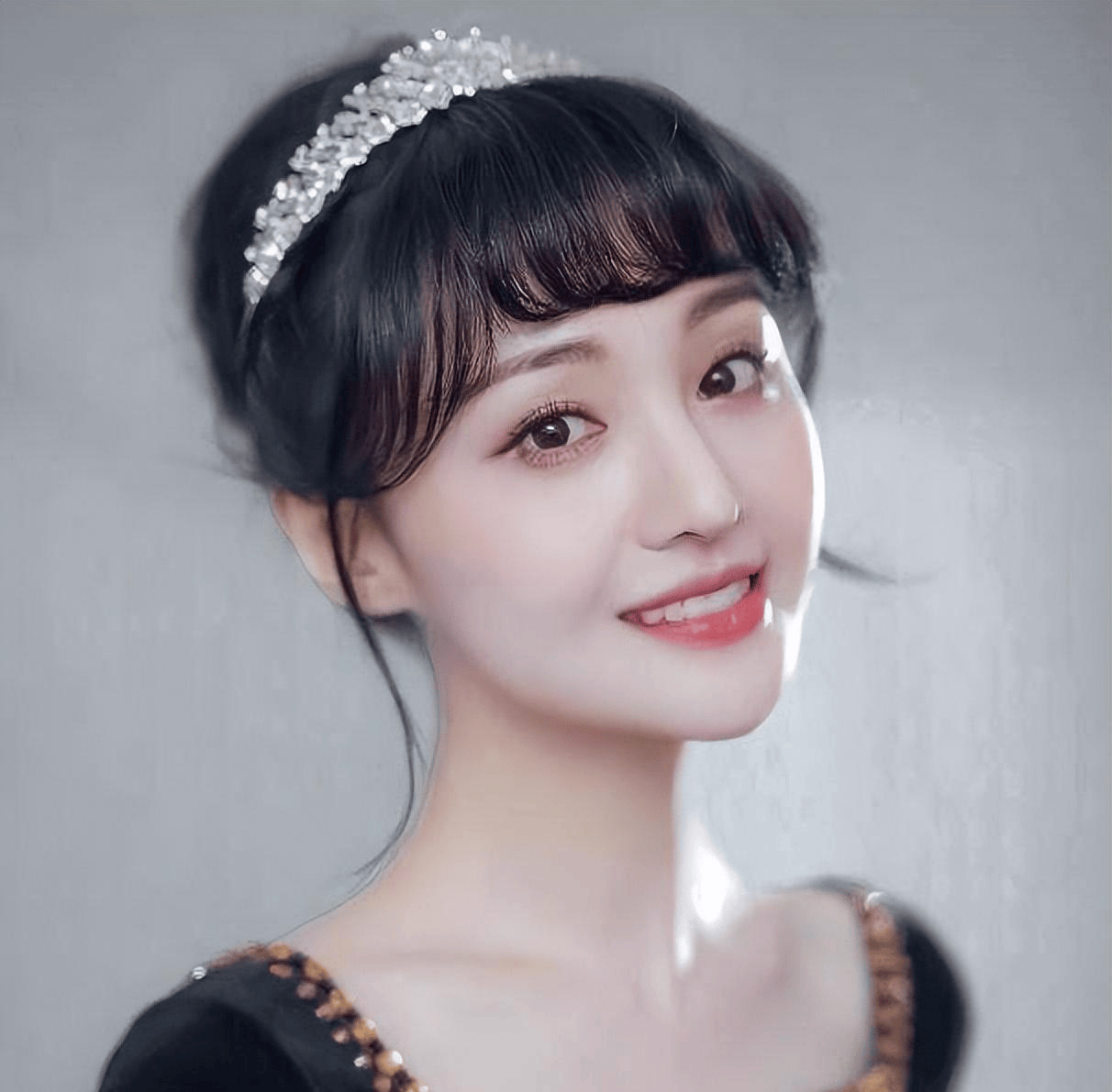 35岁郑爽近照曝光!形象管理失败,彻底成了素人,在美日子舒坦了