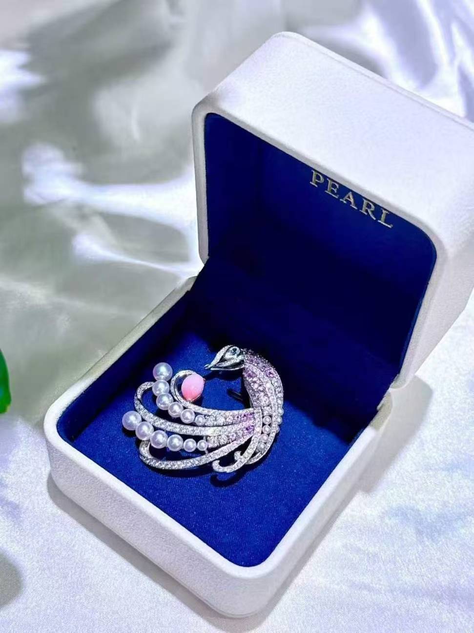 来自加勒比海的粉色 极品海螺珠1.923ct 水滴形 浓浓的爆炸火焰纹 形状光泽瓷感都很完美 18K金 钻石2.98ct 彩宝1.9ct 金重14.84g