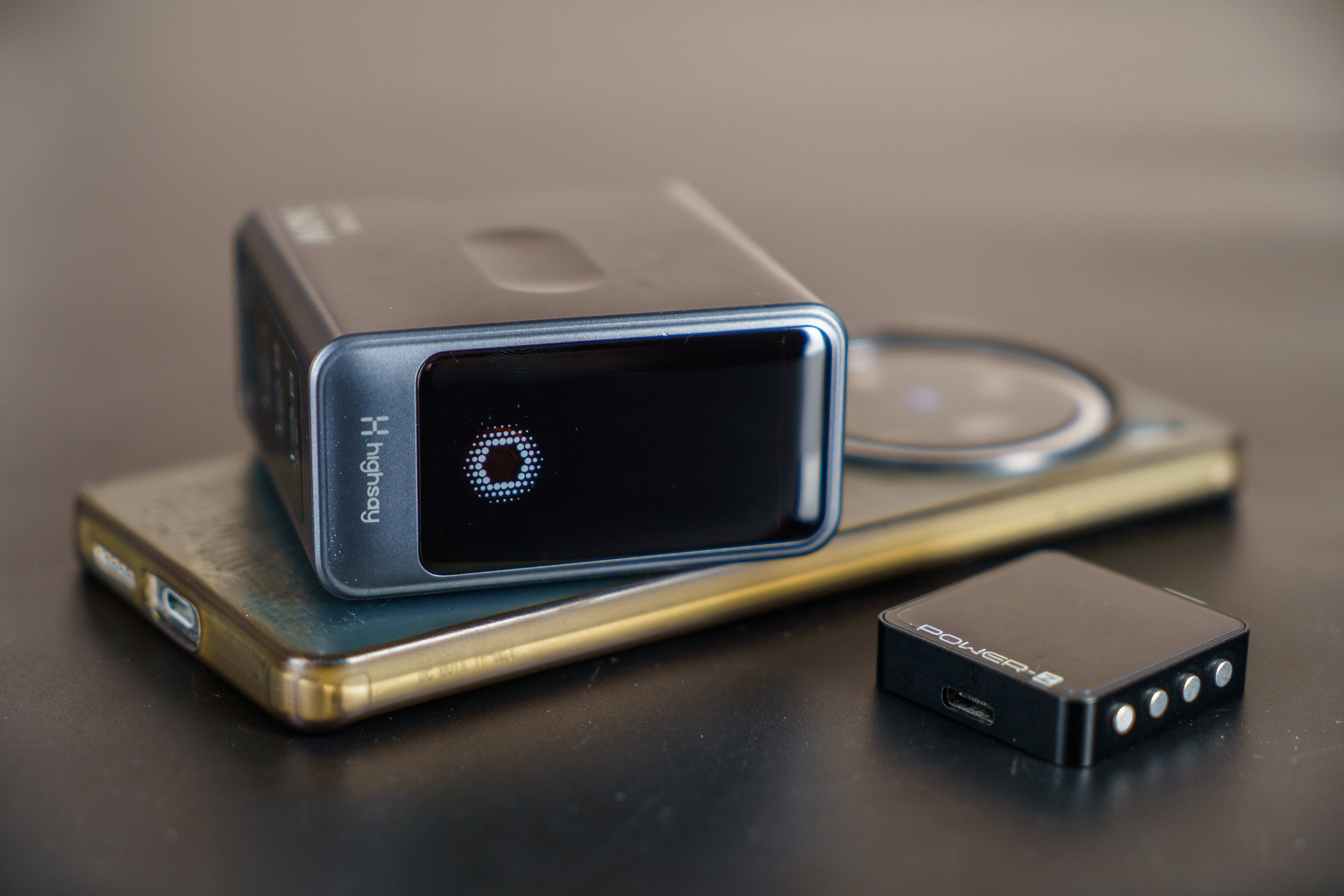 新品牌出的屏显氮化镓多口充电器值得买吗?海赛力C1 Pro体验分享