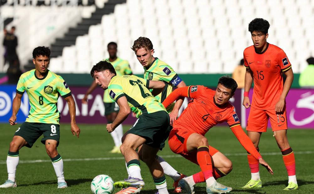 澳洲主帅不满中国U23防守，国足凭一脚远射锁定胜局，战术龟缩获赞