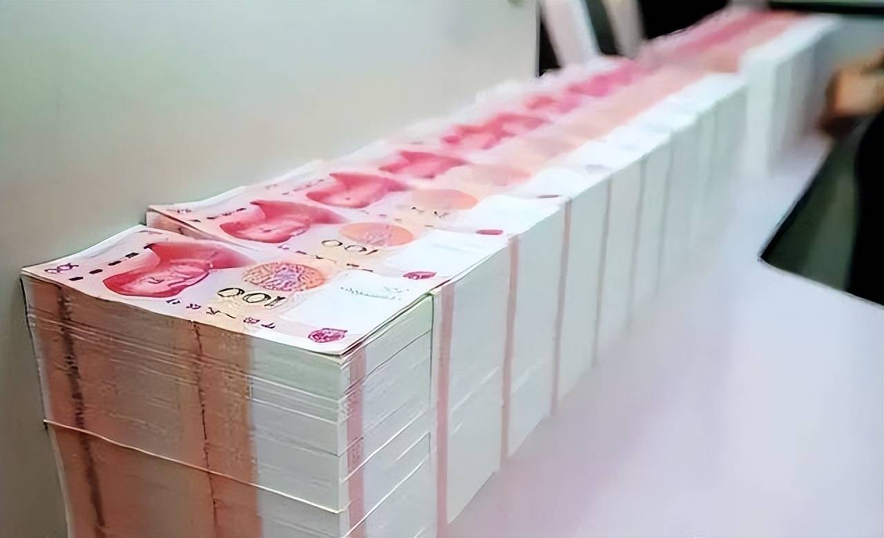 一个村官发家史：拥有23吨人民币，豪车别墅不计其数最终落入法网_搜狐网