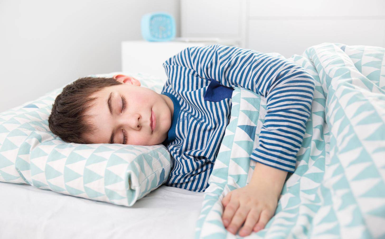 四岁女孩乳房发育确诊性早熟！医生：四少吃一不碰两控制