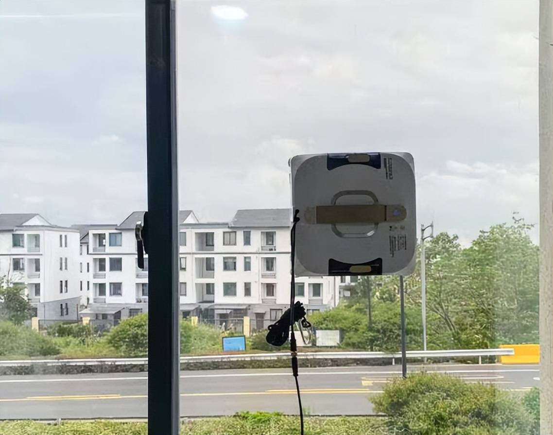 智能擦窗机器人什么牌子好用？2026高层擦玻璃神器十大排名，大小户型都适配！