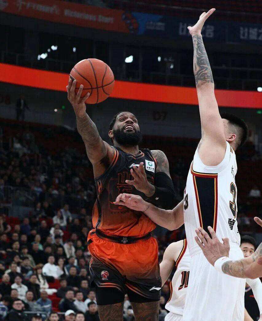 山东高速豪取七连胜，邱彪三大转变甩掉儒帅标签，学杜锋深得精髓