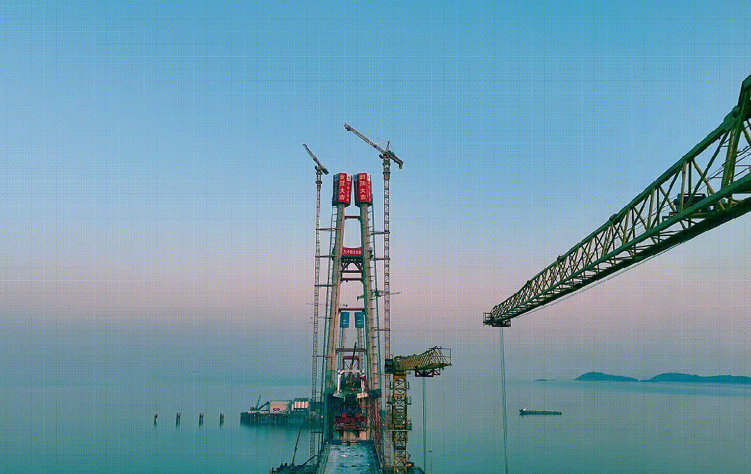 世界最长跨海铁路桥首座主塔封顶！(图2)
