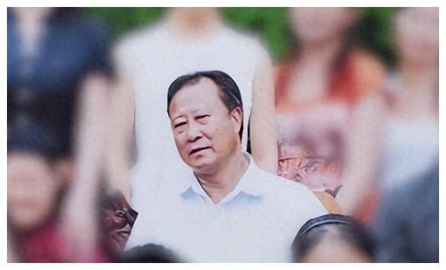 年仅八岁的乔永仁就不得不辍学回家,陪着父母一起做农