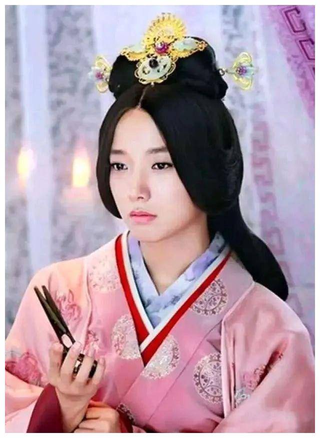 在当时,后宫的权力斗争往往以女人的得宠与否为关键,卫子夫怀孕后